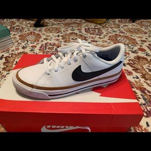 Nike Court Legacy leather Sneakers. Size 7   Worn once